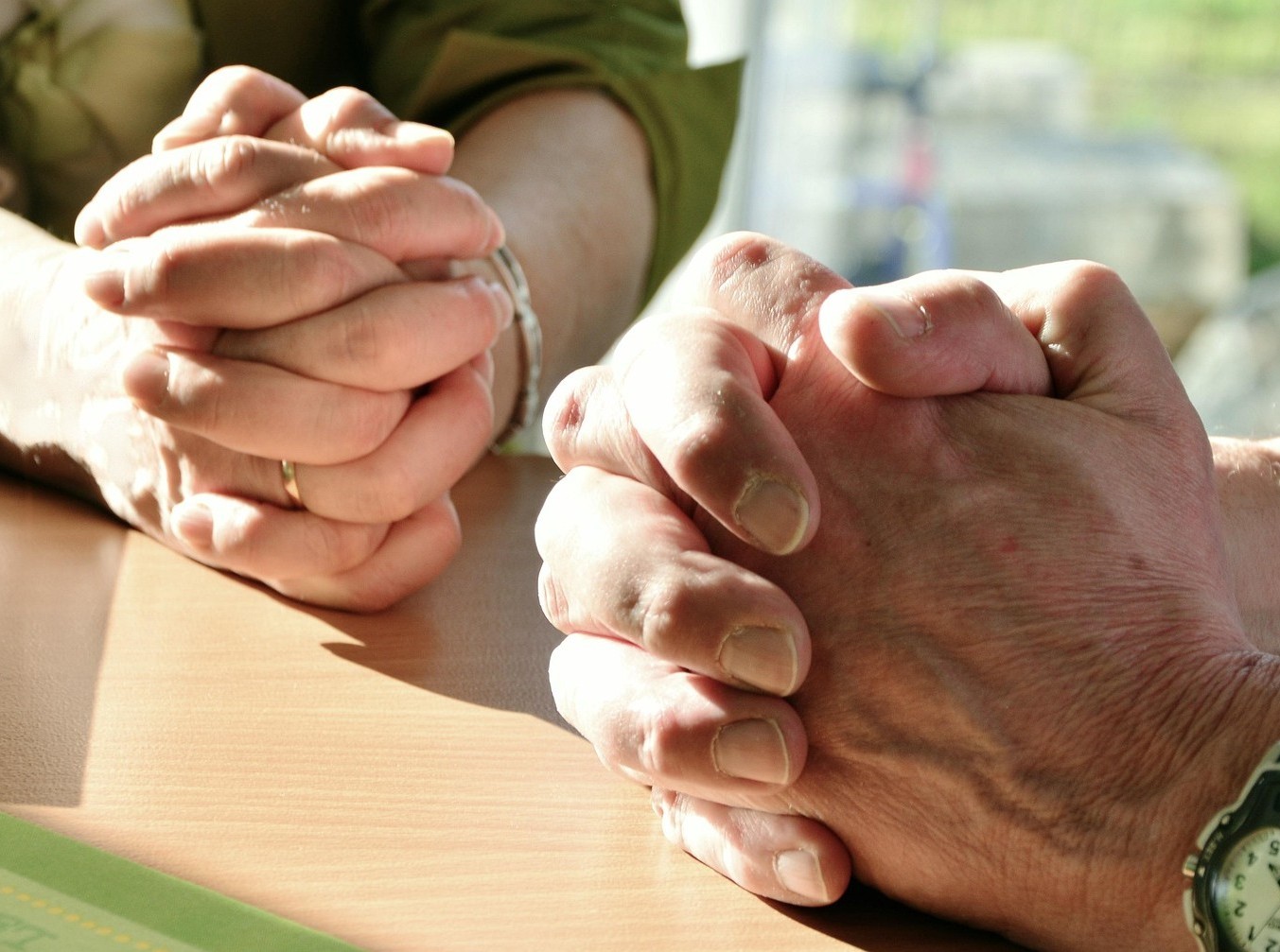 congerdesign-hands-2168901_1920