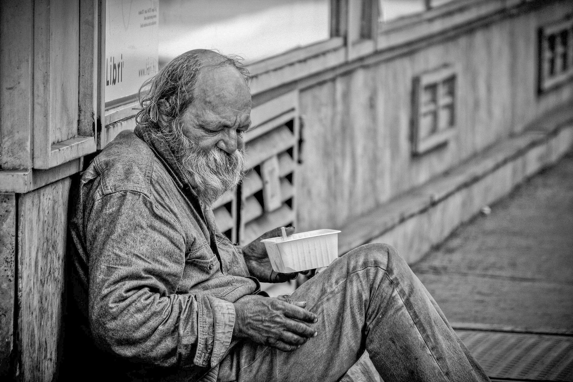 johnondreasz-homeless-7139985_1920